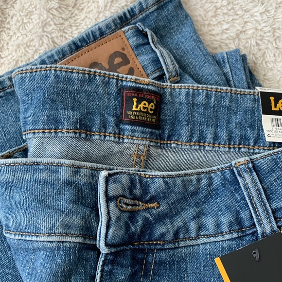 NWT ~ 20W - LEE  Legendary Flare Jeans - Mid Rise - Picture 4 of 16